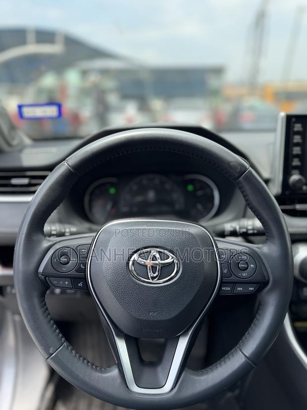 Toyota RAV4 Limited AWD 2019 Gray