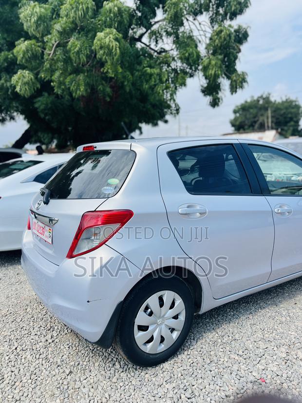 Toyota Vitz 1.3 AWD 3dr 2013 Gray