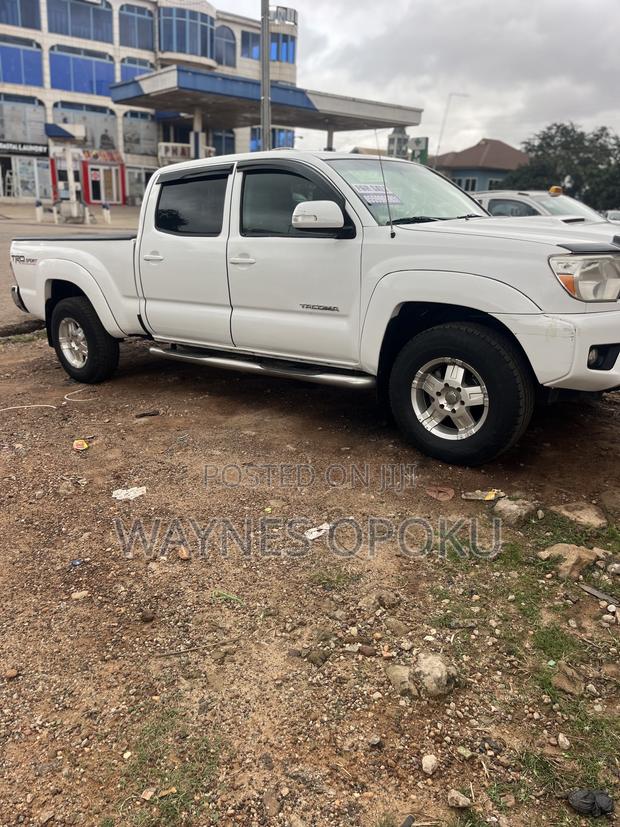 Toyota Tacoma V6 4dr Access Cab 4WD 6.1 ft. SB (4.0L 6cyl 5A) 2014