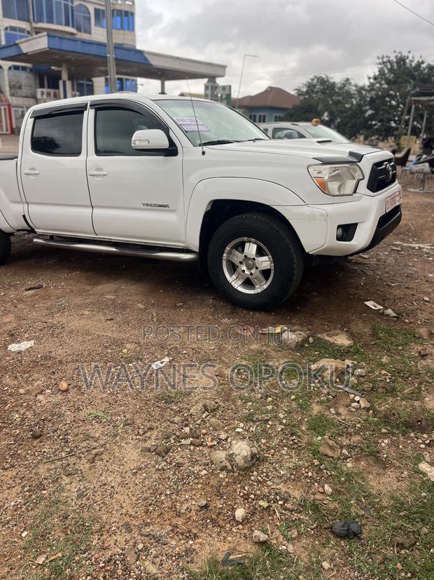 Toyota Tacoma V6 4dr Access Cab 4WD 6.1 ft. SB (4.0L 6cyl 5A) 2014