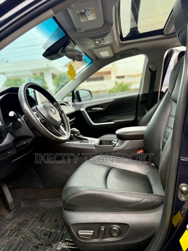 Toyota RAV4 XLE Premium AWD 2023 Blue