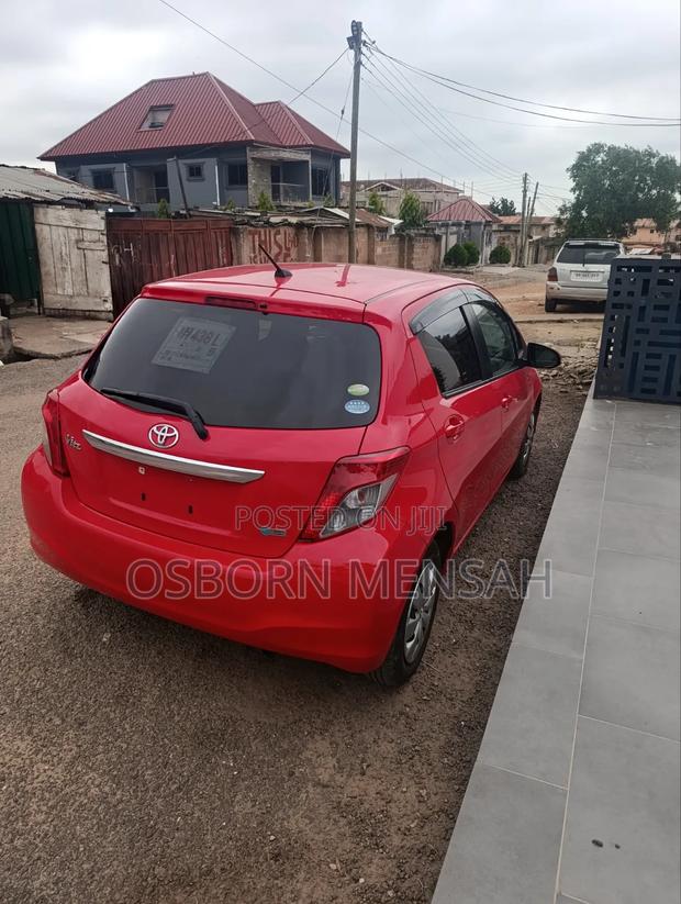 Toyota Vitz 2011 Red
