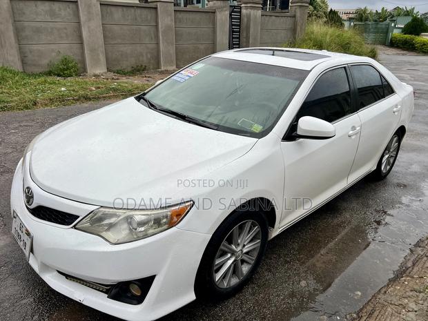 Toyota Camry SE Sport 4dr Sedan w/Prod. End 11/13 (2.5L 4cyl 6A) 2014