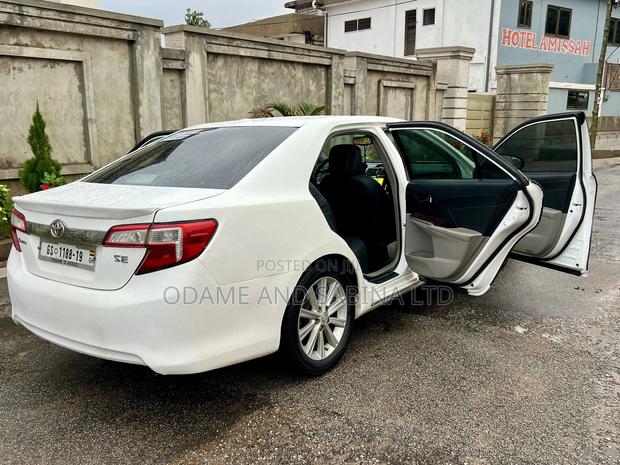 Toyota Camry SE Sport 4dr Sedan w/Prod. End 11/13 (2.5L 4cyl 6A) 2014