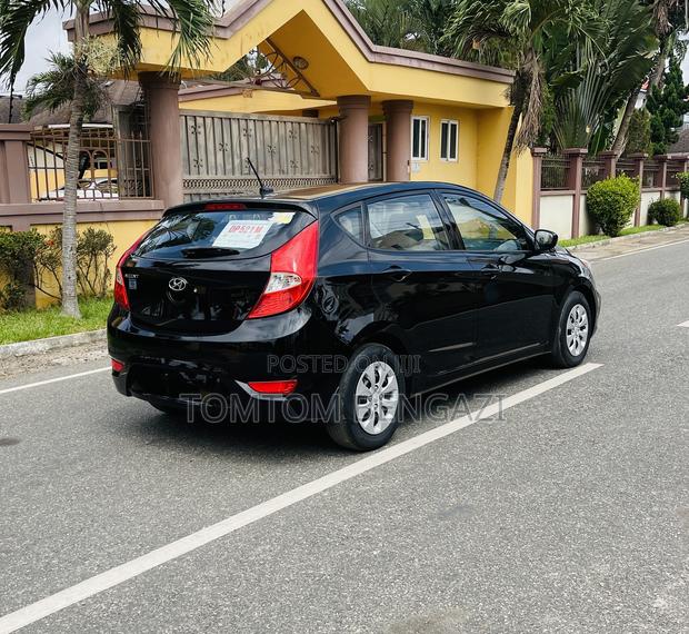 Hyundai Accent SE Hatchback 2016 Black