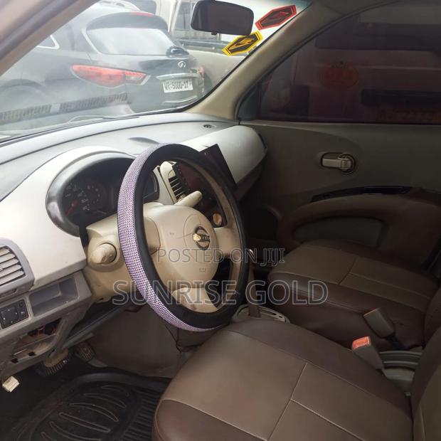 Nissan Pick-Up 2011 Brown