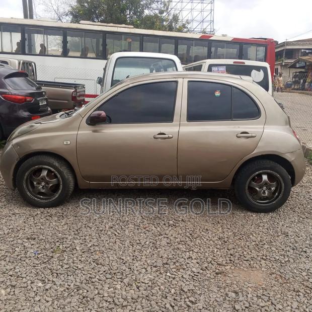 Nissan Pick-Up 2011 Brown