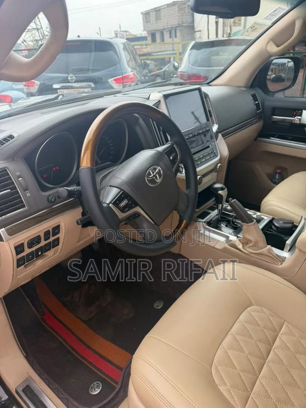 Toyota Land Cruiser 5.7 V8 2015 Black