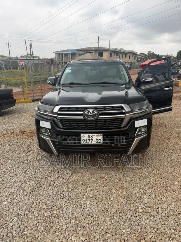 Toyota Land Cruiser 5.7 V8 2015 Black
