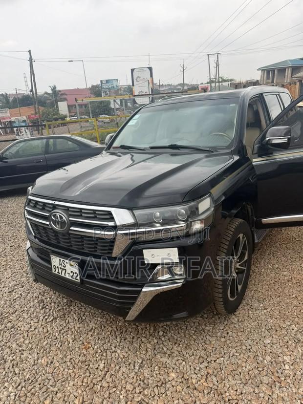 Toyota Land Cruiser 5.7 V8 2015 Black