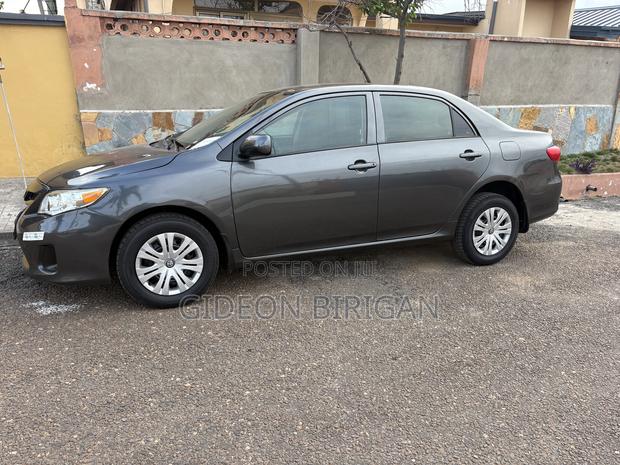 Toyota Corolla LE 4dr Sedan (1.8L 4cyl 4A) 2013 Gray