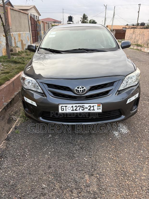 Toyota Corolla LE 4dr Sedan (1.8L 4cyl 4A) 2013 Gray