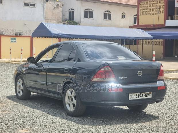 Nissan Sunny 2009 Gray