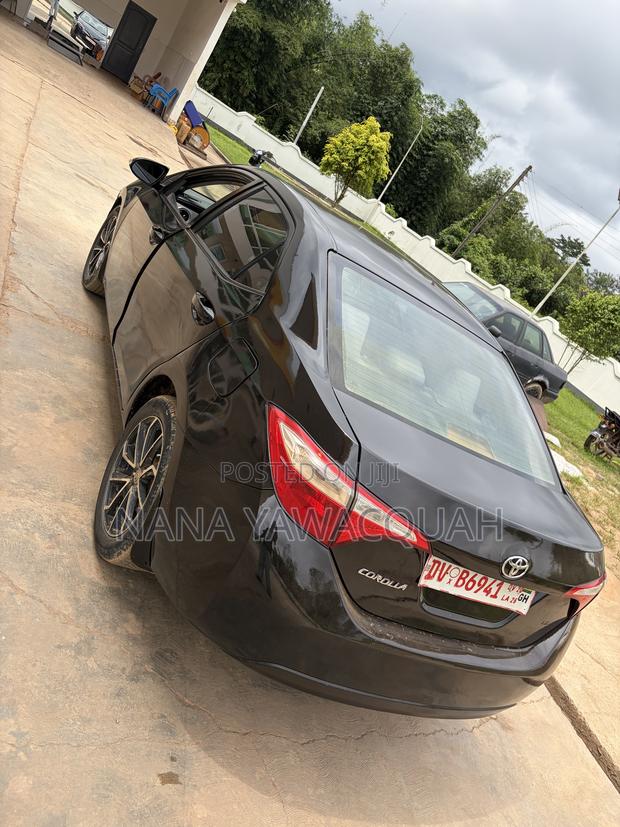 Toyota Corolla LE (1.8L 4cyl 2A) 2018 Black
