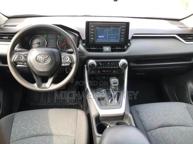 Toyota RAV4 LE FWD 2020 Gray