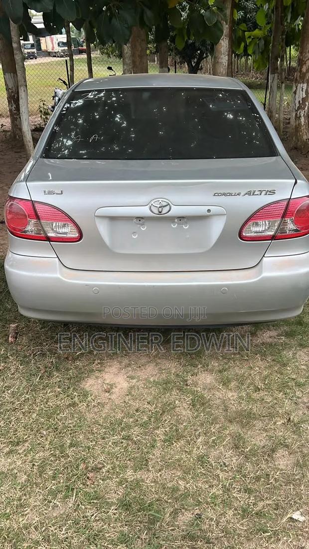 Toyota Corolla LE 4dr Sedan (1.8L 4cyl 4A) 2010 Gray