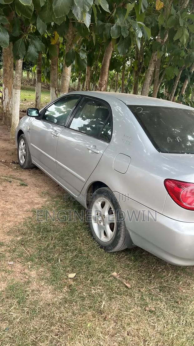Toyota Corolla LE 4dr Sedan (1.8L 4cyl 4A) 2010 Gray