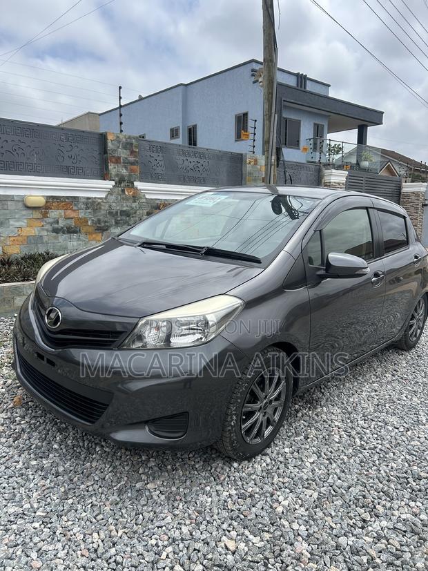 Toyota Vitz 2013 Gray