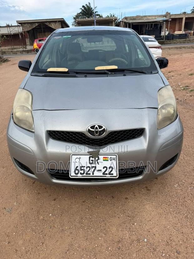 Toyota Yaris 2010 Silver