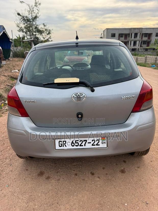 Toyota Yaris 2010 Silver