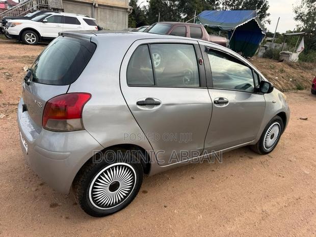 Toyota Yaris 2010 Silver