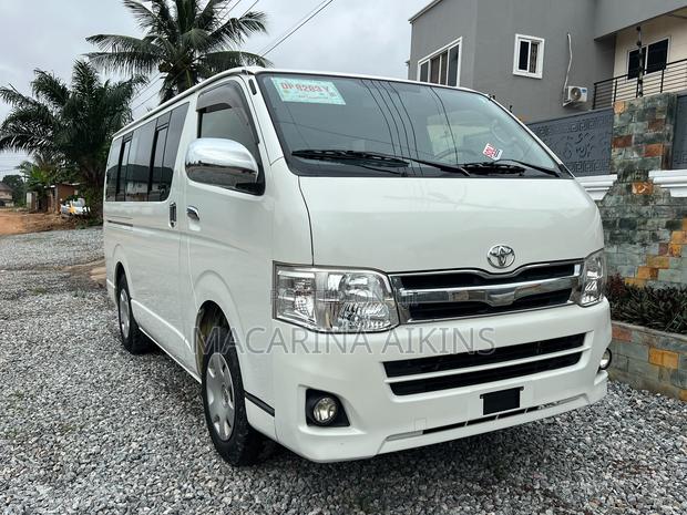 Toyota Grand HiAce 2002 White