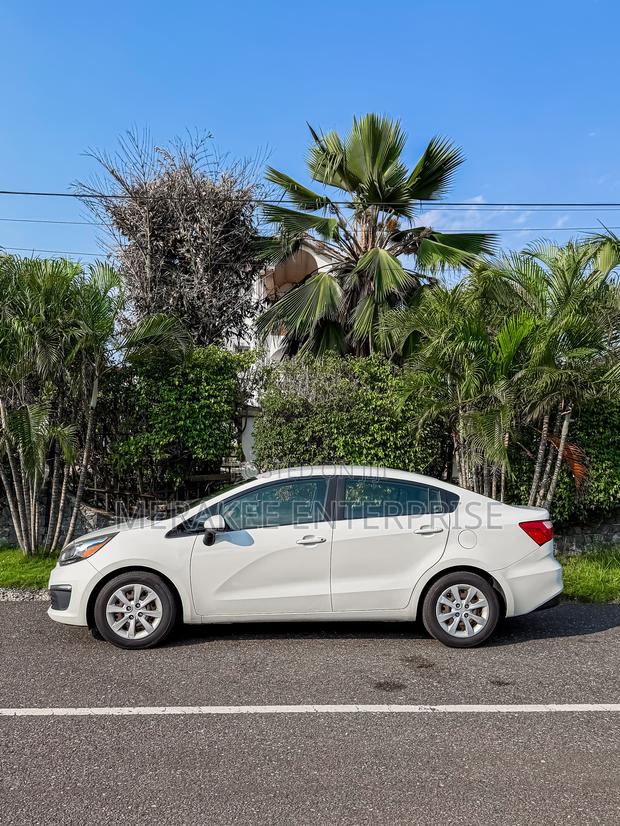 Kia Rio LX 4dr Sedan (1.6L 4cyl 6M) 2017 White