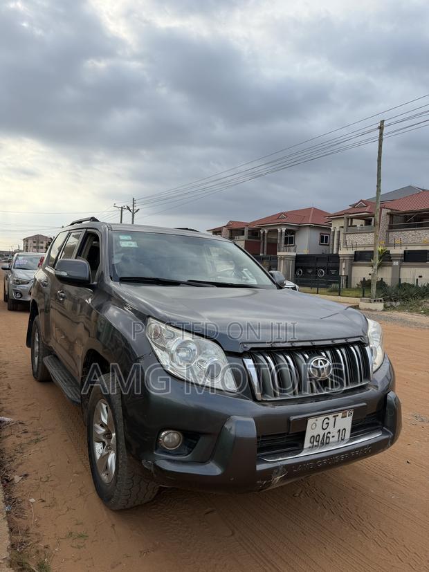 Toyota Land Cruiser Prado 2.7 i 2010 Gray