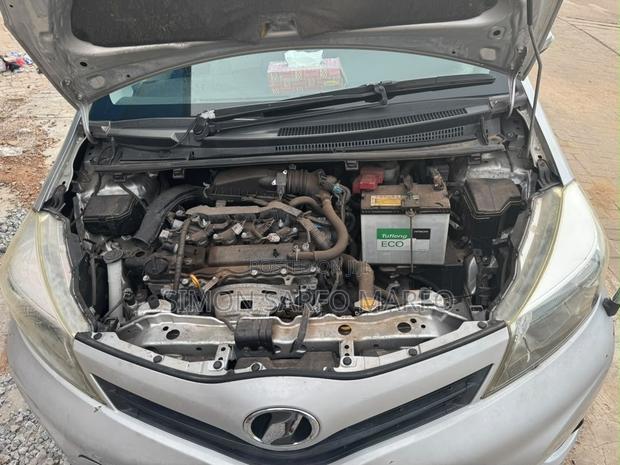 Toyota Vitz 1.3 AWD 5dr 2012 Silver