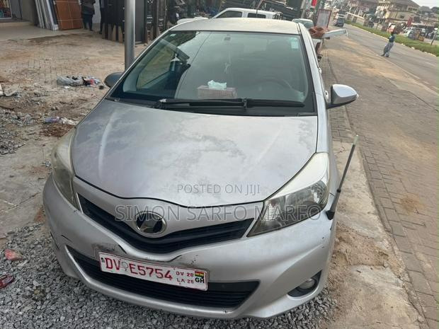 Toyota Vitz 1.3 AWD 5dr 2012 Silver