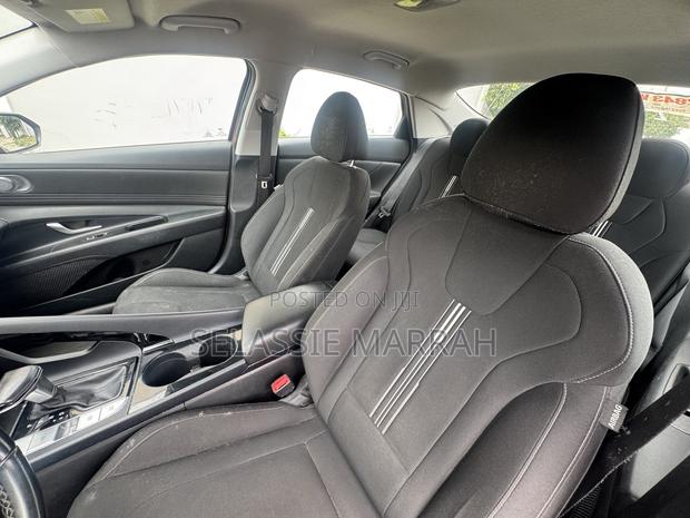 Hyundai Elantra SE 2023 Red