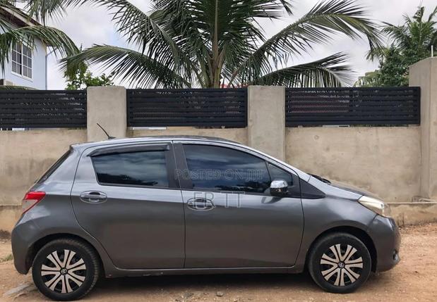 Toyota Vitz 2012 Gray