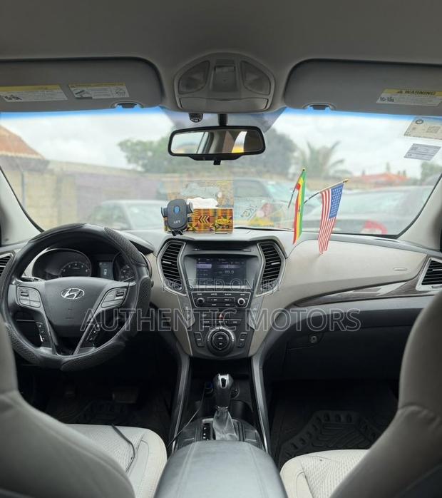 Hyundai Santa Fe SE AWD 2017 White
