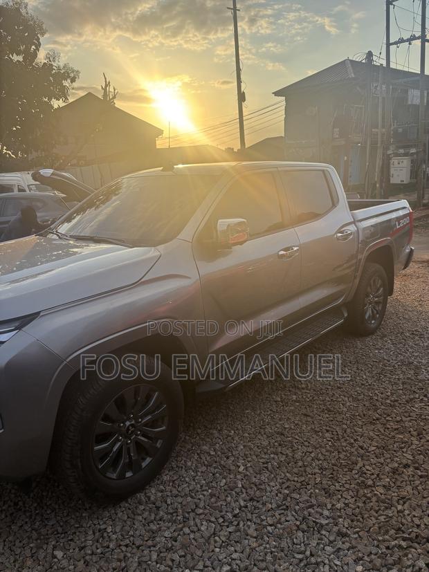 Mitsubishi L200 2025 Silver
