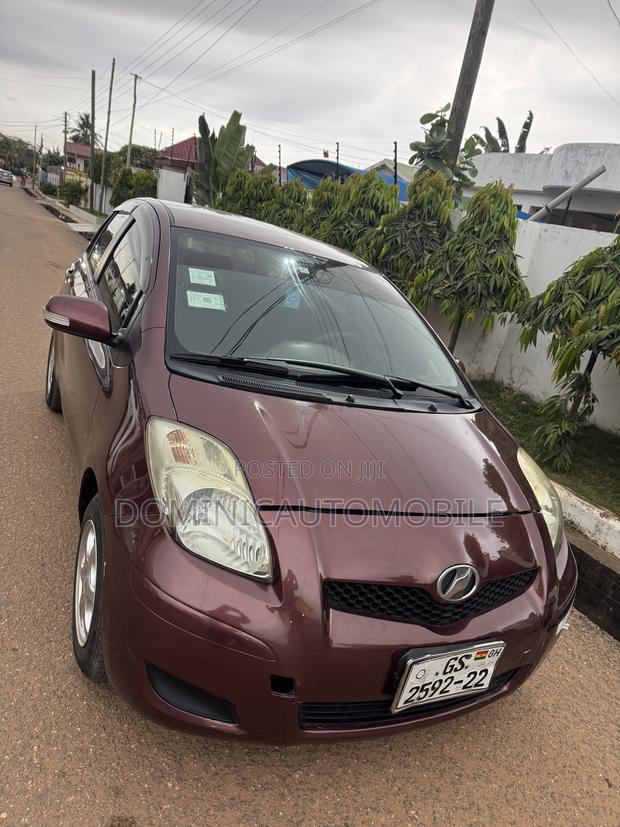 Toyota Vitz 1.3 AWD 3dr 2010 Burgundy
