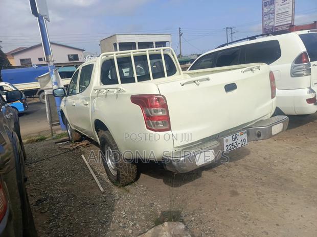 Mitsubishi L200 2016 White