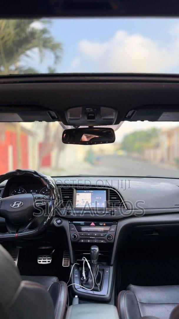 Hyundai Elantra Sport Sedan FWD (1.6L 4cyl 6M) 2017 Blue