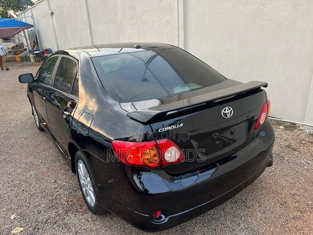 Toyota Corolla 2010 Black