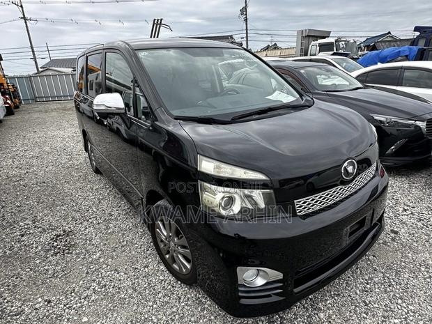 Toyota Voxy V 2WD 7-Seater 2011 Black