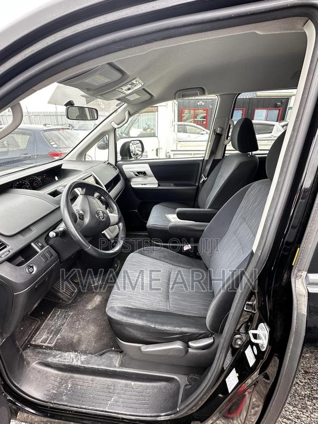 Toyota Voxy V 2WD 7-Seater 2011 Black