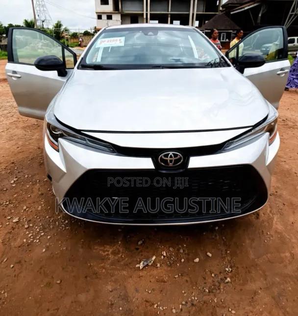 Toyota Corolla LE 2020 Silver