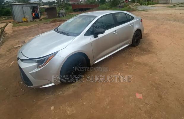 Toyota Corolla LE 2020 Silver