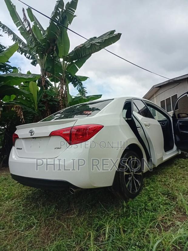 Toyota Corolla XSE (1.8L 4cyl 2A) 2019 White