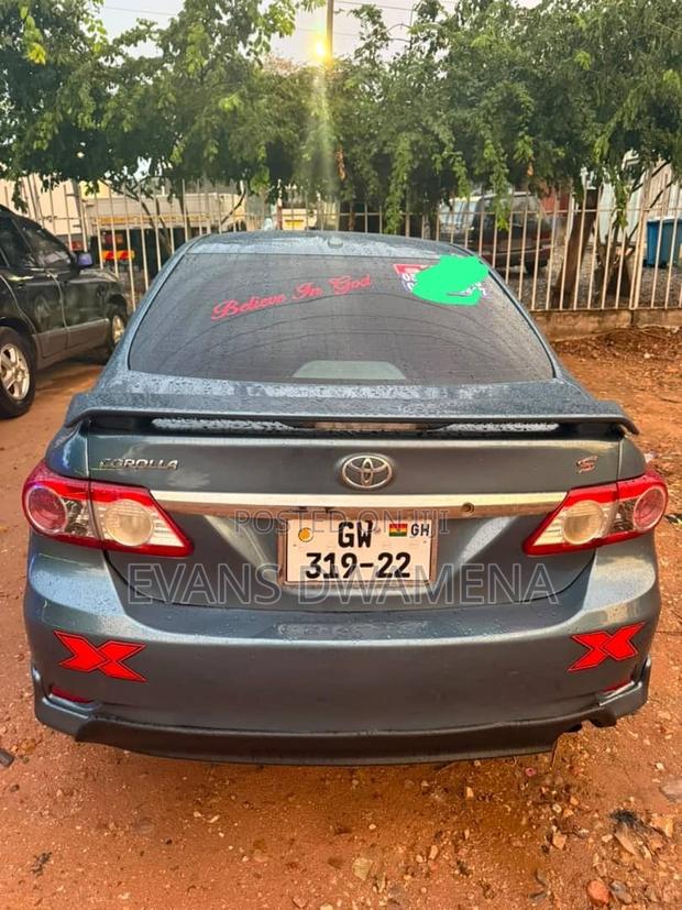 Toyota Corolla LE 4dr Sedan (1.8L 4cyl 4A) 2013 Gray