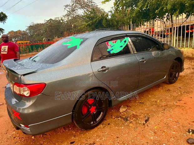 Toyota Corolla LE 4dr Sedan (1.8L 4cyl 4A) 2013 Gray
