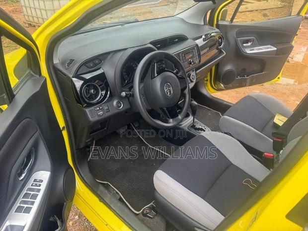 Toyota Vitz 1.3 FWD 5dr 2015 Yellow