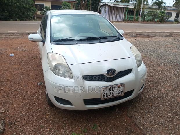 Toyota Vitz 1.3 FWD 5dr 2010 White