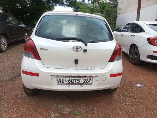 Toyota Vitz 1.3 FWD 5dr 2010 White