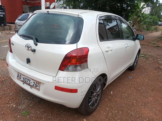 Toyota Vitz 1.3 FWD 5dr 2010 White