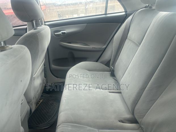 Toyota Corolla LE 4dr Sedan (1.8L 4cyl 4A) 2012 Black